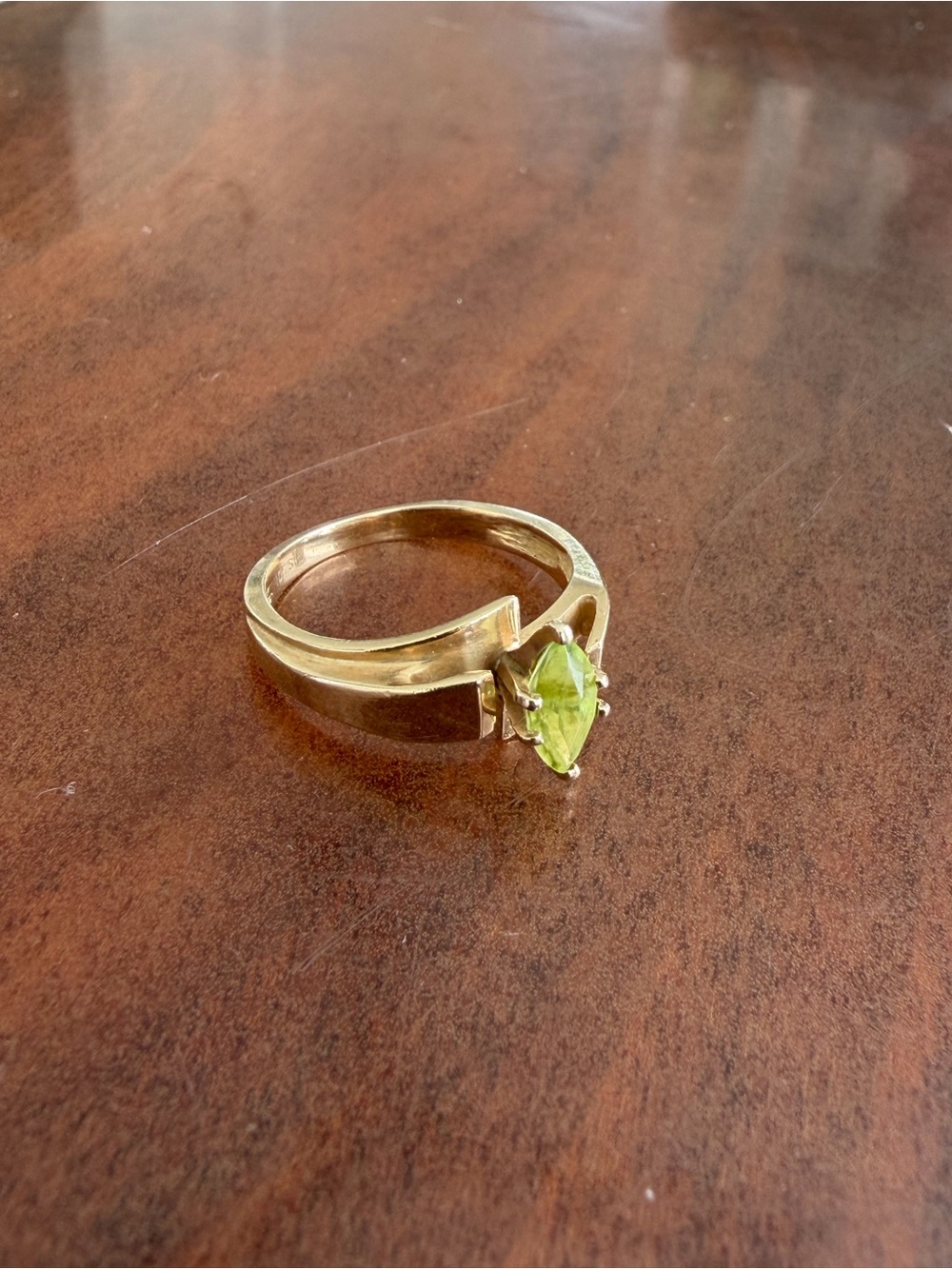 Estate 10K Yellow Gold  Ring with Marquise Peridot Gemstone